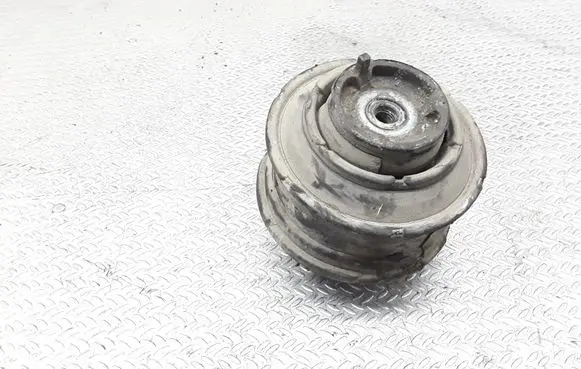 Mercedes-Benz C W203 Engine mount bracket