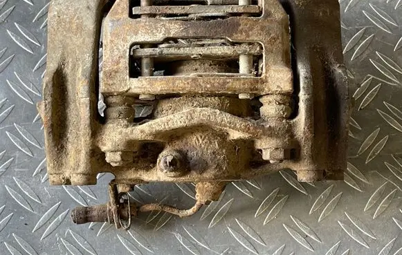 Volkswagen Transporter - Caravelle T4 Front brake caliper