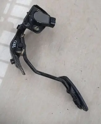 Toyota Avensis T250 Accelerator throttle pedal