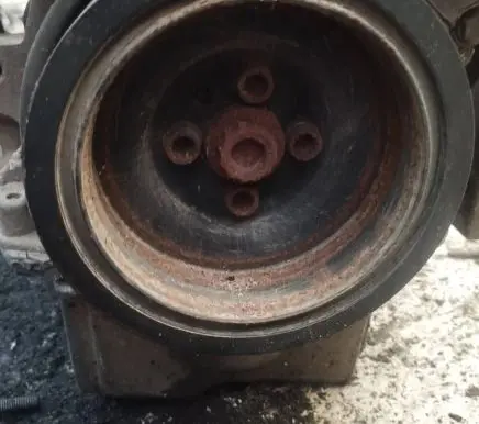 Volkswagen Golf V Crankshaft pulley