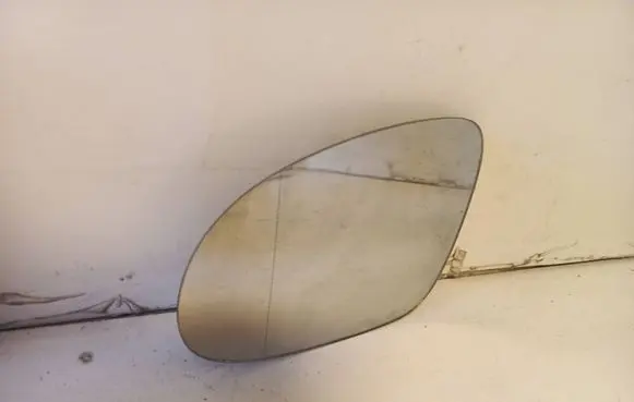 Volkswagen Golf V Wing mirror glass 4251771