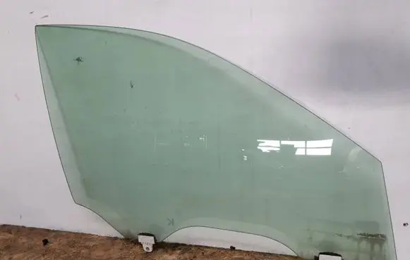 Infiniti Q50 Front door window glass four-door 43R00012