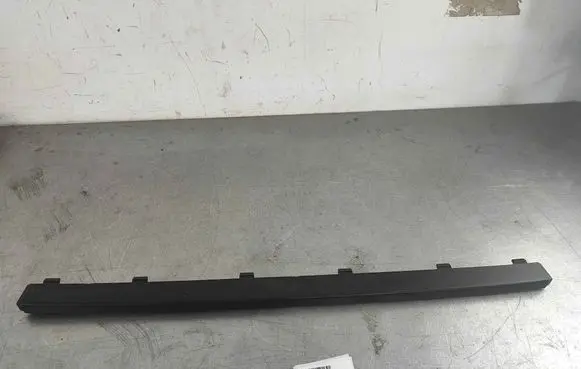 Volvo XC90 Front bumper splitter molding 31383799