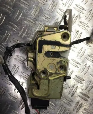 Mazda 323 F Rear door lock