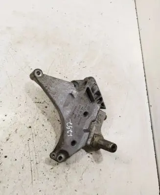 Volkswagen Tiguan Engine mounting bracket 03l199207