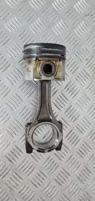 Nissan Patrol Y61 Piston with connecting rod