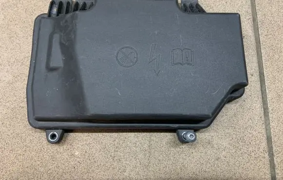 Mercedes-Benz C W205 Fuse box cover A2055402428