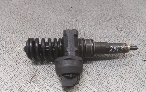 Skoda Octavia Mk2 (1Z) Fuel injector 0414720215 038130073AG