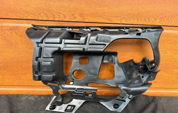 Volvo V60 Front bumper mounting bracket 31323840