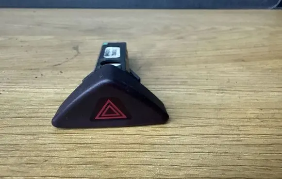 Volvo V70 Hazard light switch 9441045