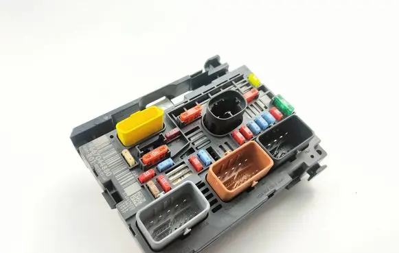 Citroen C4 Grand Picasso Fuse module 9667044880
