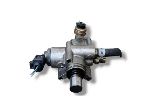 Audi A4 S4 B7 8E 8H Fuel injection high pressure pump 06F127025H