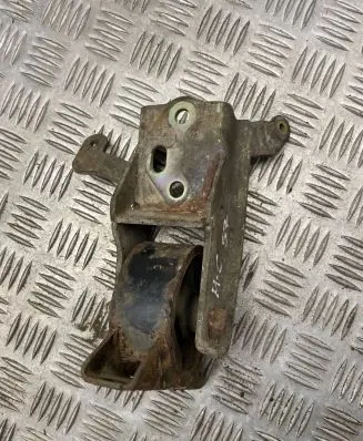 Mitsubishi Carisma Engine mount bracket 30611143