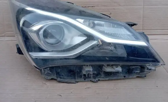 Toyota Yaris Headlight/headlamp
