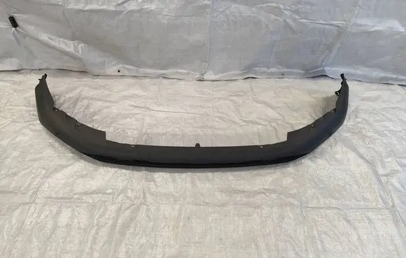 Front bumper lip