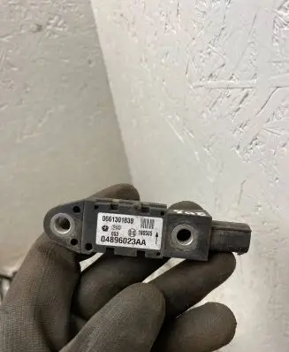 Chrysler Grand Voyager IV Airbag deployment crash/impact sensor 04896023AA 0661301839