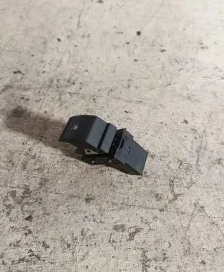 Volkswagen Golf V Fuel tank opening switch 