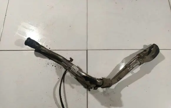 Ford C-MAX I Fuel tank filler neck pipe 