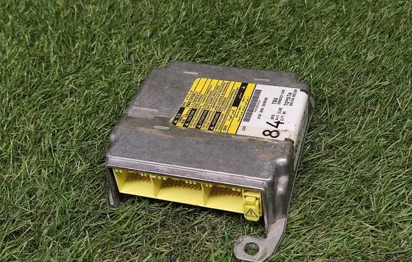 Toyota Avensis T250 Airbag control unit/module 8917005120