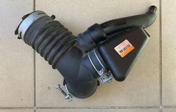 Lexus CT 200H Air intake duct part 1788037190 1788337050