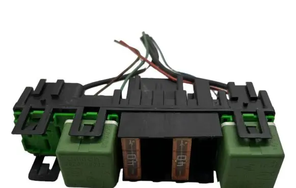 Citroen Berlingo Fuse module 013769 820725080