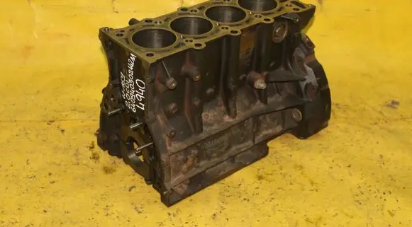 Mercedes-Benz A W169 Engine block 