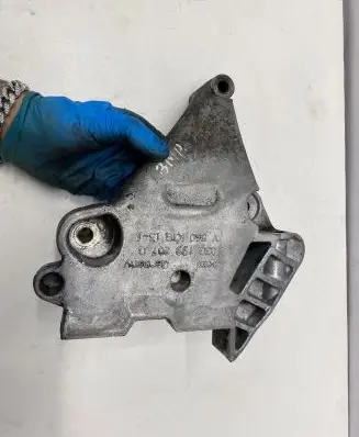 Volkswagen Caddy Engine mounting bracket 03G199207G 560KTS131