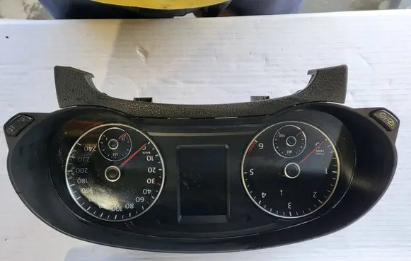 Volkswagen Sharan Speedometer (instrument cluster) 7N0920870G VDD024070 1219016547