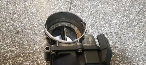 Volkswagen Touran I Throttle valve 03G128063A