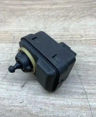 Toyota Yaris Headlight level adjustment motor 99036766