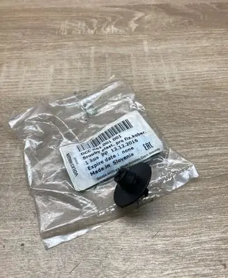 Skoda Fabia Mk1 (6Y) Floor mat clip fixing clamp 061001001 DCC061001001