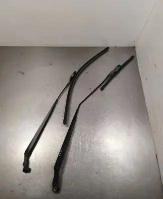 Opel Mokka Front wiper blade arm w000031446 w000031744