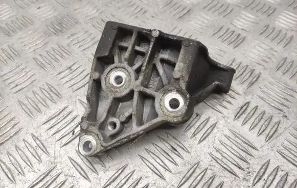 Engine mounting bracket