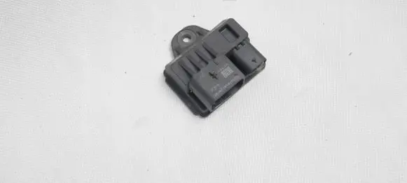 BMW 3 F30 F35 F31 Glow plug pre-heat relay 8570087