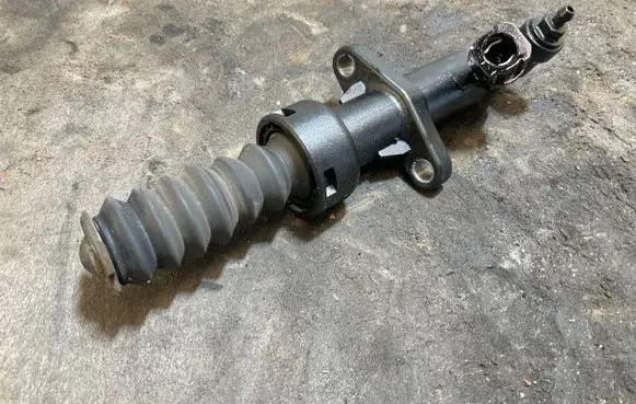 Clutch slave cylinder