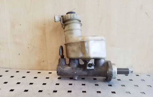 Toyota Avensis T220 Master brake cylinder