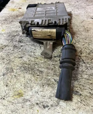 Volkswagen PASSAT B4 Engine control unit/module 028906021AT 0281001368