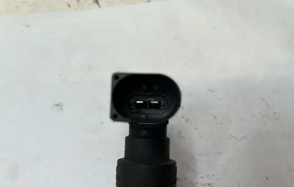 BMW 7 E38 Crankshaft position sensor 2247926