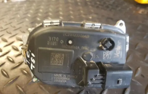 Volkswagen Polo VI Throttle body valve 05C133062A