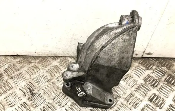 Mercedes-Benz C W204 Engine mounting bracket A6512230004