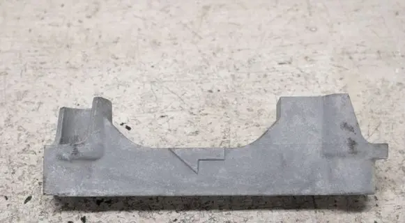 Toyota RAV 4 (XA40) Engine mounting bracket