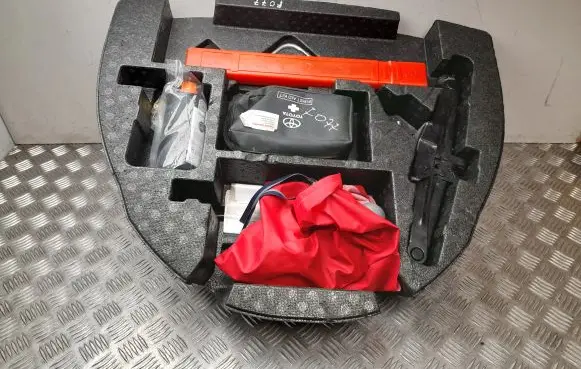 Toyota Auris E180 Glove box in trunk 6477702200