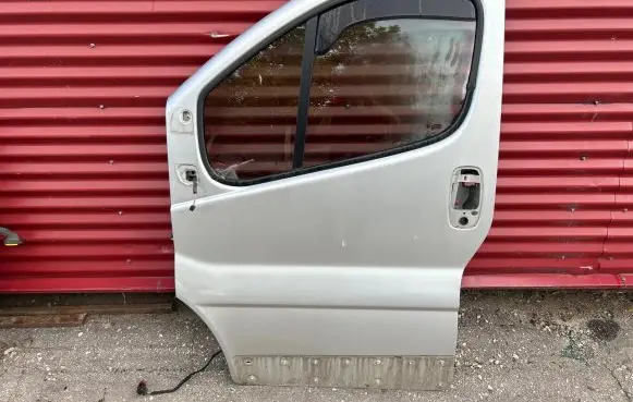 Opel Vivaro Front door