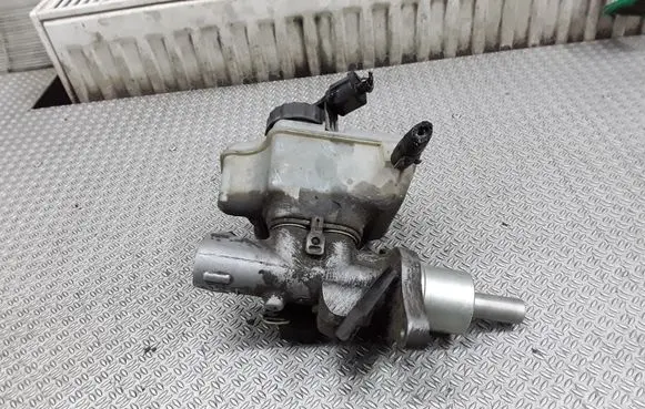 Skoda Octavia Mk2 (1Z) Master brake cylinder 1K1611301C