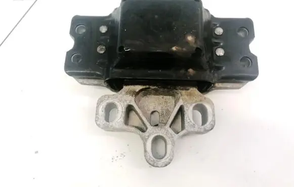 Volkswagen Tiguan Engine mount bracket 3G0199555