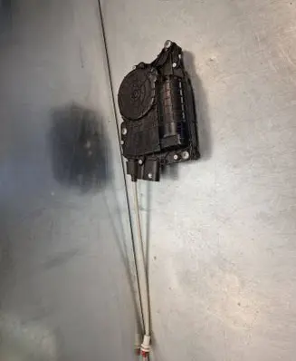 BMW 6 F12 F13 Front door soft close latching motor (coupe) 4153310600
