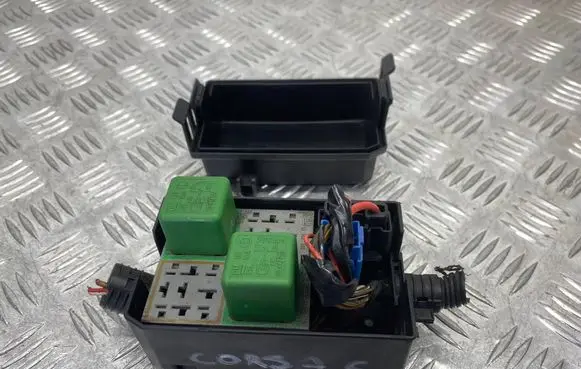 Opel Corsa C Fuse box set 13140088