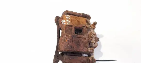 Front brake caliper