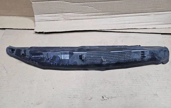 Volkswagen Golf VII Fender end trim 5G0821112B