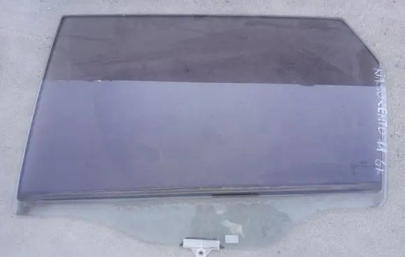 KIA Sorento Rear door window glass